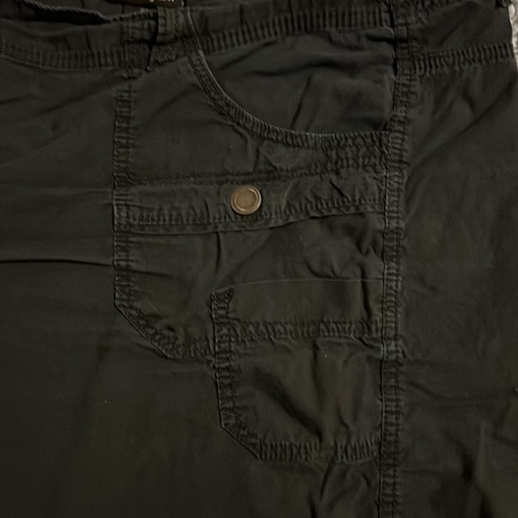 Black cargo shorts - Picture 4 of 5